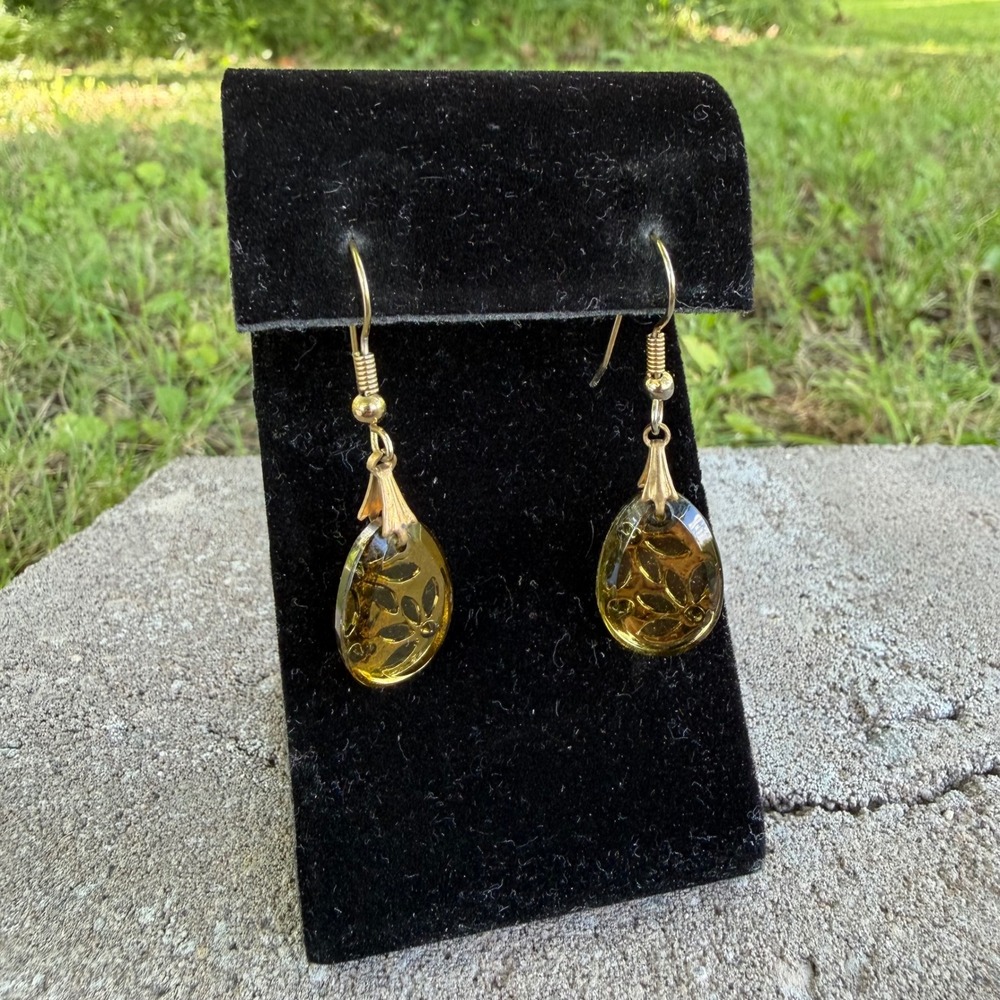 Vintage Olive Amber Lucite Tear Drop Earrings Gold Tone Rhinestone Backing Boho - Picture 2 of 8